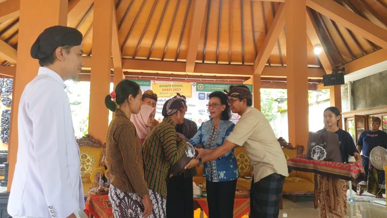 Bakti Sosial di Pura Bhakti Widi Padukuhan Bendo: Mewujudkan Kepedulian Umat Hindu terhadap Kebinekaan