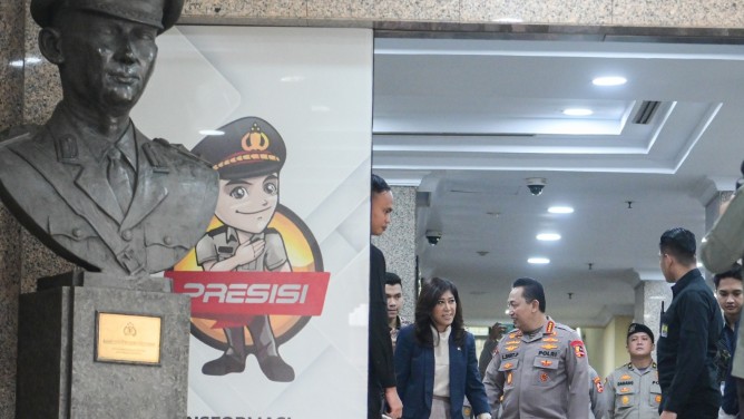 Menkominfo dan Kapolri Lakukan Operasi Bersama untuk Berantas Fake BTS dan Judi Online