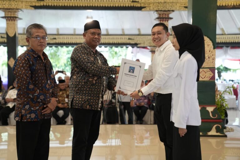 Bupati Sleman Serahkan SK 144 CPNS