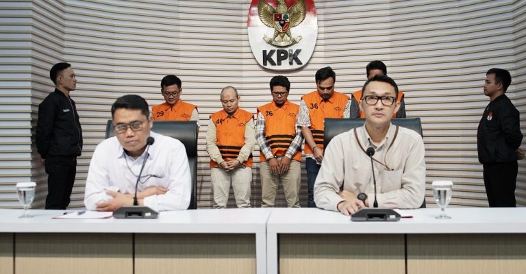 KPK Tahan 5 Tersangka Korupsi Kredit Fiktif BPR Jepara Artha, Rugikan Negara Rp254 Miliar