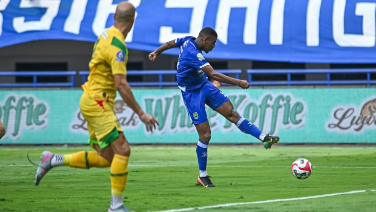Gol Uilliam Barros Antar Persib Bandung Kembali ke Jalur Kemenangan Lawan Persebaya