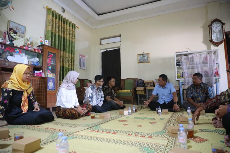 Transformasi Anak Sleman: Dari Beasiswa Pintar ke Karier Mandiri, Wabup Datangi Rumah Rissa