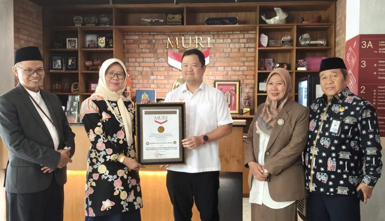 MAN 1 Jakarta Raih Rekor MURI sebagai Sekolah Keagamaan Pertama Gelar Bakti Sosial Rumah Ibadah Serentak