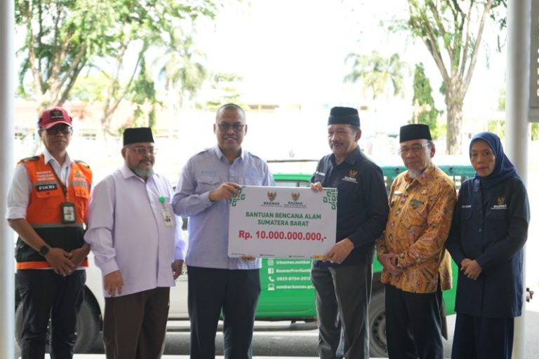 Baznas RI Salurkan Bantuan Rp10 Miliar dan Mobil Hilux untuk Bencana Sumbar